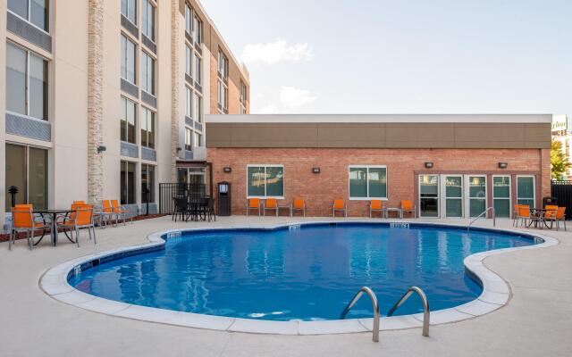 Holiday Inn Express & Suites Shreveport - Downtown, an IHG Hotel