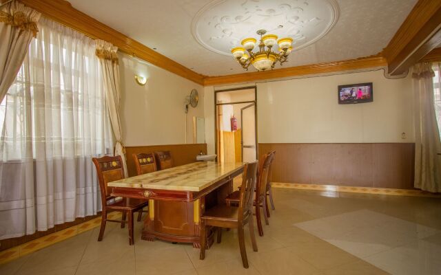 Platinum Royal Hotel
