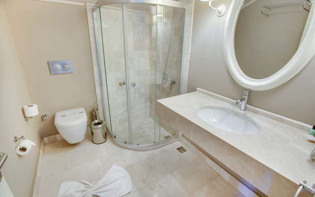 The PINEHILL Hotel & Suites