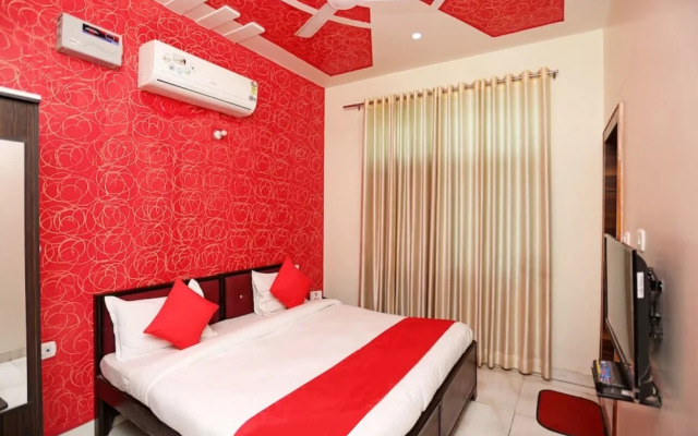 Goroomgo Pushpa Palace Mathura