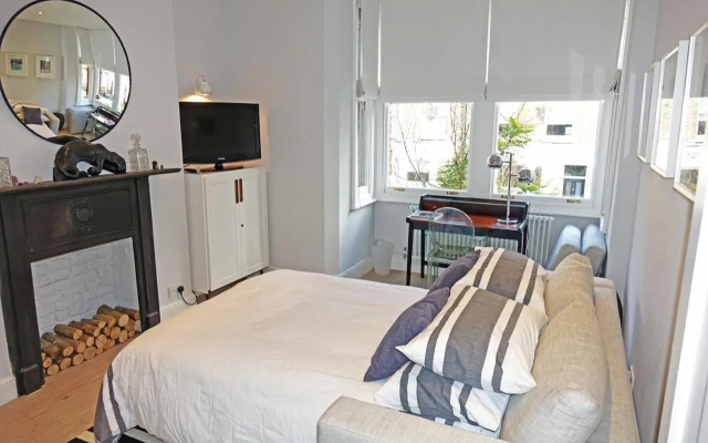 Sparkling Apartment in Kensington Olympia