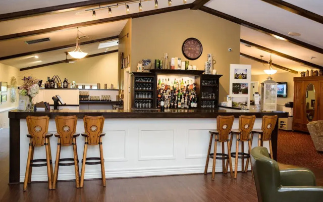 Hessenland Inn & Schatz Winery