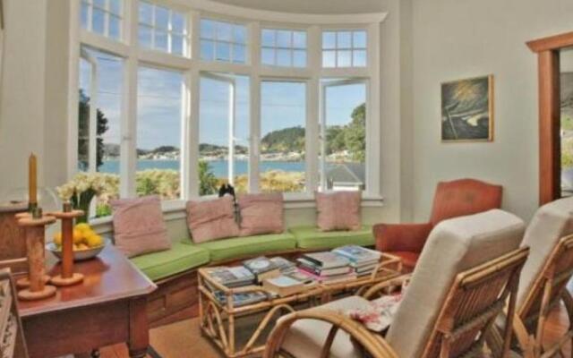 Beachfront Wellington Bed and Breakfast