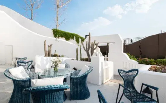 Sound on the Clouds Hotel Santorini, Dali