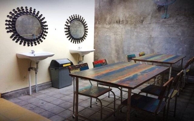 Balini 9 Hostel