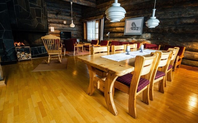Saarikejo Log Chalet
