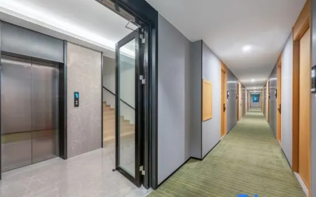 TRUE GO Hotel（Shenzhen Huaqiangbei Sports Center Store）