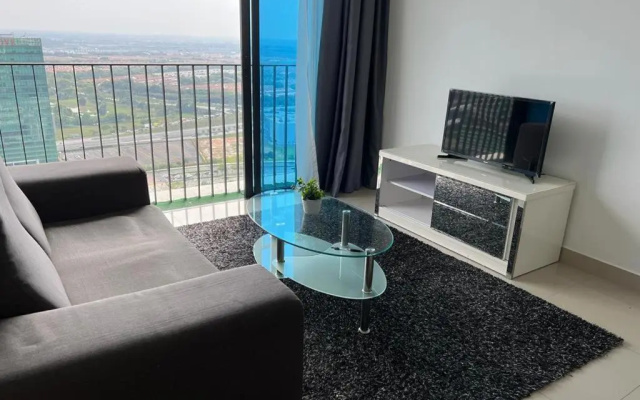 ECOZY SUITE 3 - Trefoil Setia Alam – Balcony – Klang