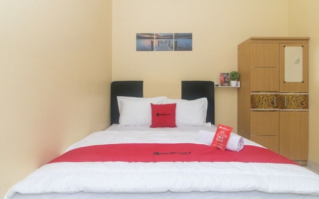 RedDoorz Syariah near Stasiun Madiun – Guest Rooms – Madiun