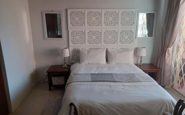 Summerstrand self catering for two