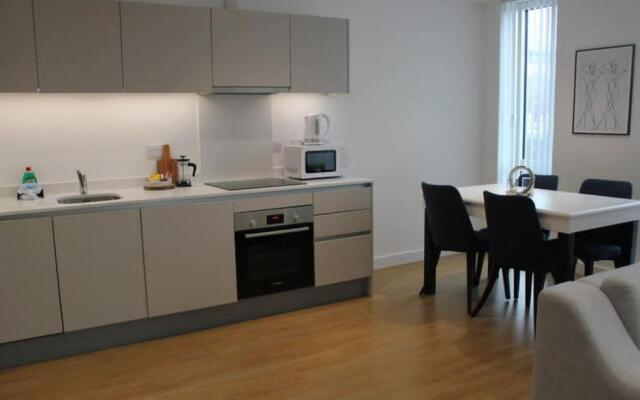 Bracknell - Stunning 2 bedroom Flat with Spectacular Views