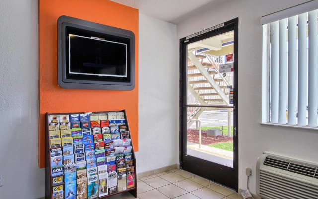 Motel 6 Fresno - SR 99