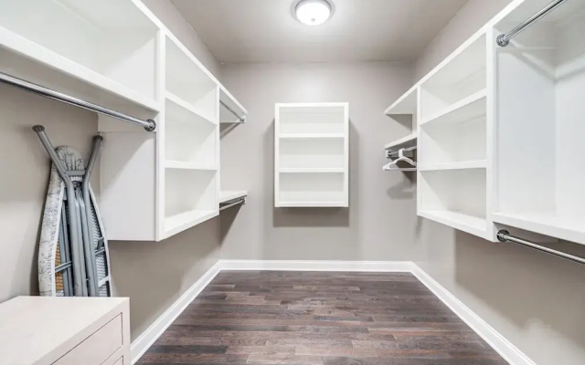 Pet-friendly Abode w/ Balcony in East Nashville!