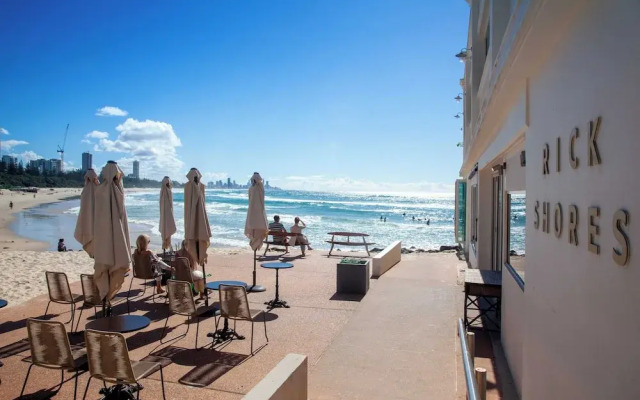 Beachfront Burleigh Getaway