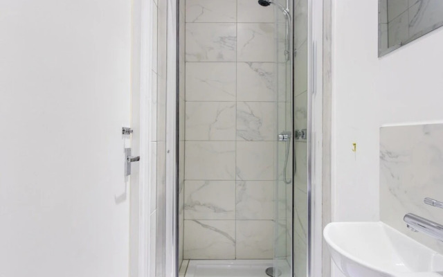 Spacious and Bright Maisonette in Central London