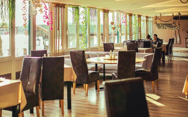 Mártoni Resort & Restaurant