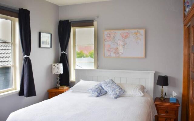 Welcoming 4 Bedroom Family Home in Meadowbank