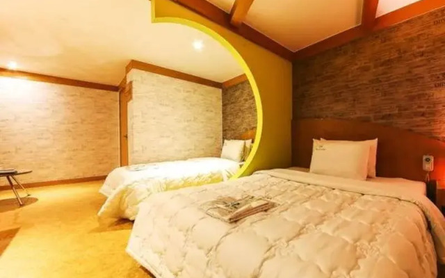 Moon Hotel