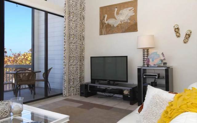 Franks Beach House by RedAwning