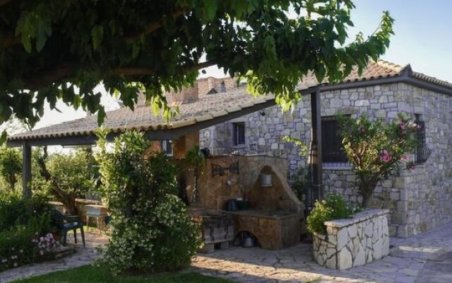 Stone House With Garden 1Km To The Beach