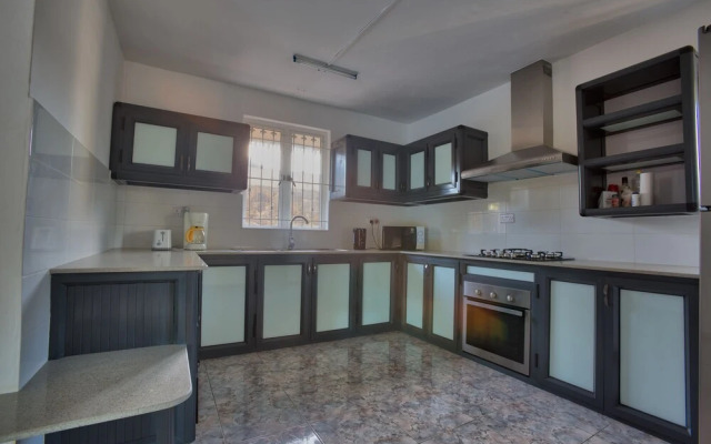 Hibiscus Villa - 5 Rooms