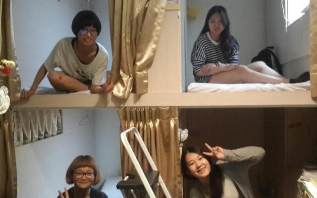 Jiji Art Backpackers Hostel