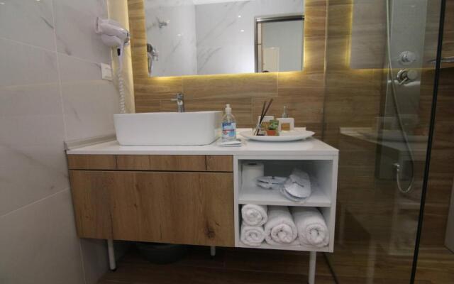 Lakones Deluxe Suites