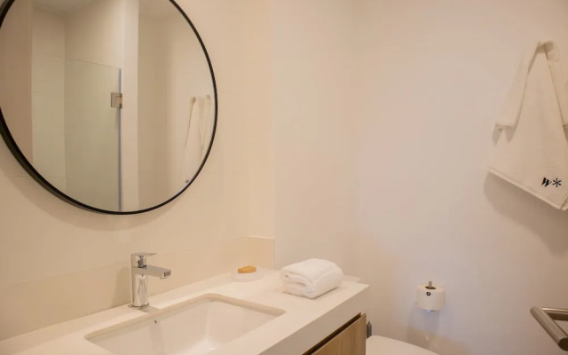 w Elegant 2BR Apartment in Miraflores Steps From Larcomar