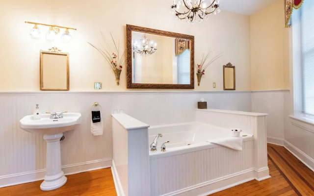 DuPont Mansion Bed & Breakfast