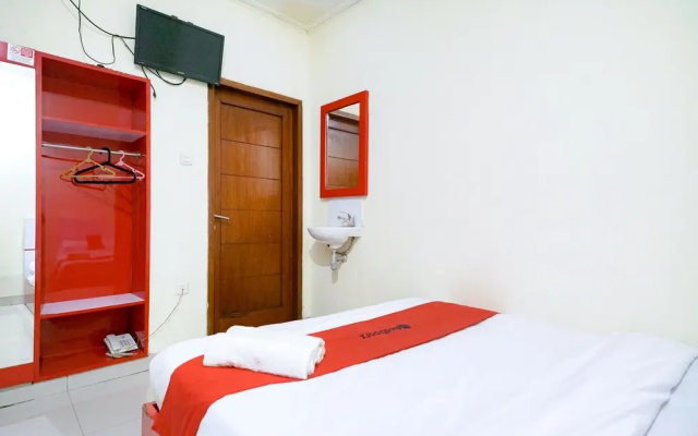 RedDoorz @ Buah Batu 5