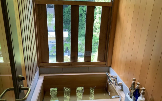 Hakone Pax Yoshino