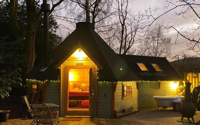 Cozy Carluke Lodge Retreat