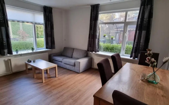Zomerhuis, centraal gelegen, rustige locatie.