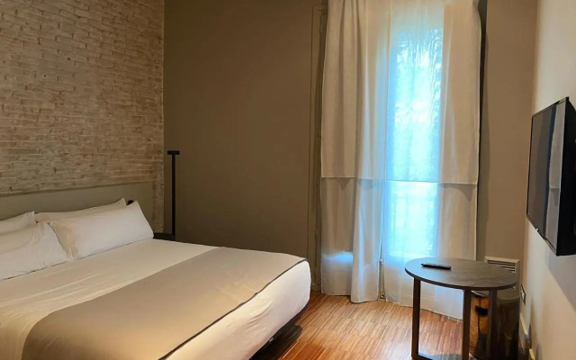 Pau Claris Apartment