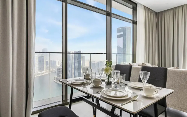 Elegant 3BR Canal & Burj Khalifa Views