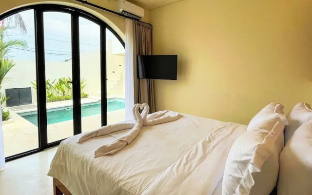 Esha Private Pool Villas by AGATA