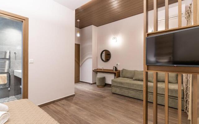Lydia Suites And Rooms