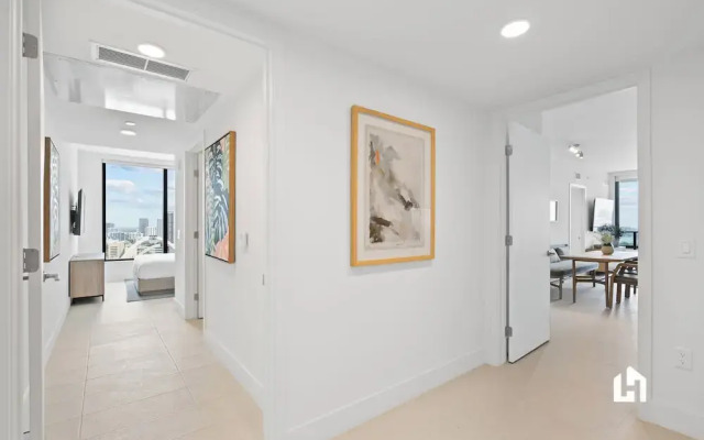 Stylish Apartments with Partial Ocean Views in Downtown