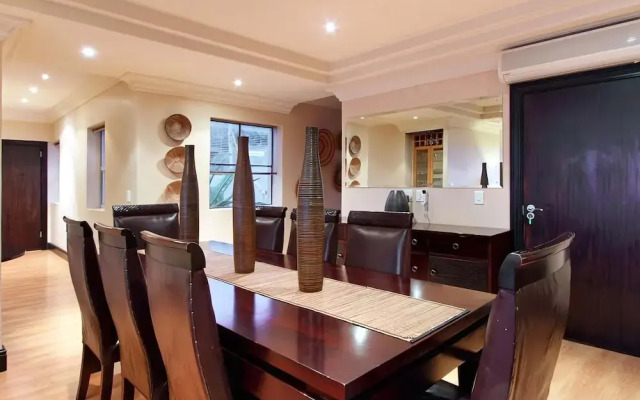 Beachside Penthouse - 3 Mins From Camps Bay Beach