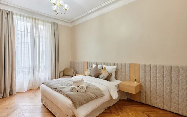 Sublime Apartment in the Center of Paris