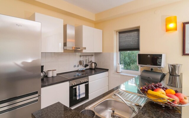 Nice Home in Split With Sauna, Wifi and 7 Bedrooms