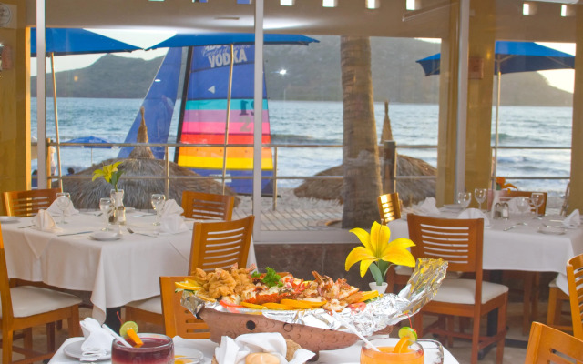 Las Flores Beach Resort