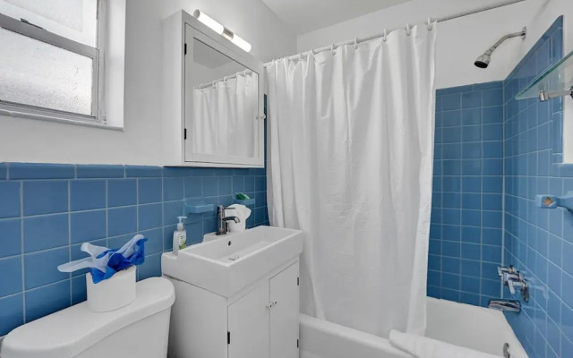 Waves on Desoto Lovely Studio 2