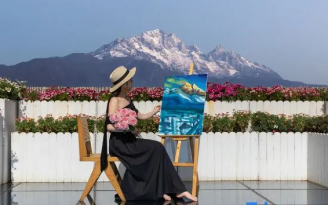 Lijiang Yushan Resort -Rooftop Golden Sunrise over Jade Dragon Peak, Naxi Cultural  Experience – Outside – Lijiang