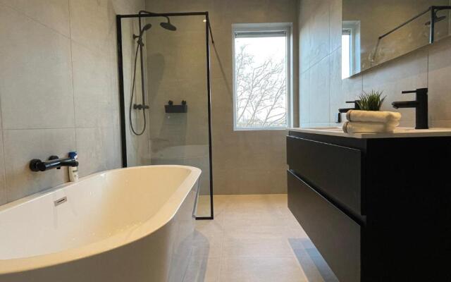 Great 3 Bedroom Serviced Apartment 98m2 -MNL G-