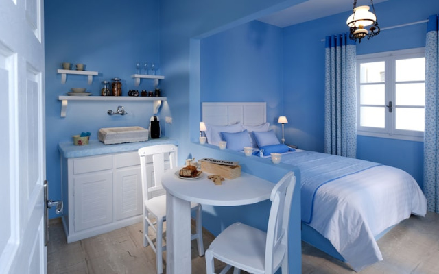 Santorini Roses Suites