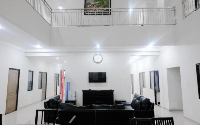 RedDoorz near Cyber Mall