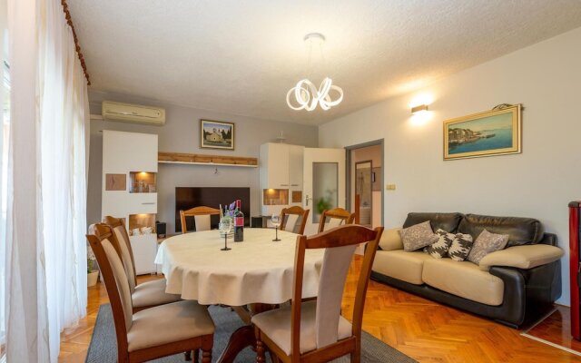 Stunning Apartment in Rovanjska With 3 Bedrooms and Wifi