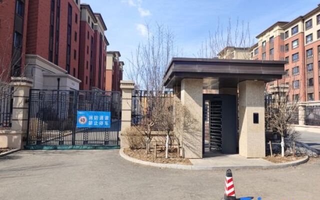 Light Luxury Banshan Hot Spring B&B (Tourism College Branch)