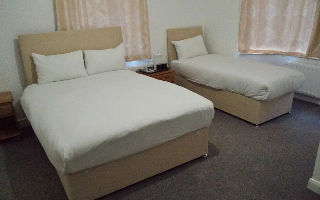Gatwick Birchwood Lodge